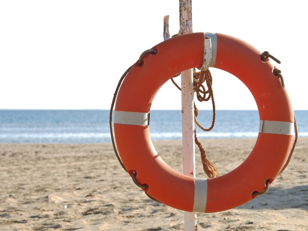 lifebuoy, dlrg, beach-4870836.jpg